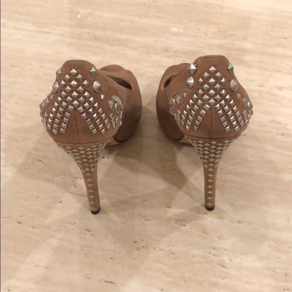 Heels - Picture 3 of 4